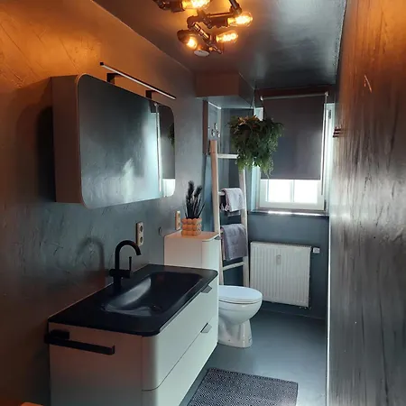 Gluecksschmiede Black & White Apartment