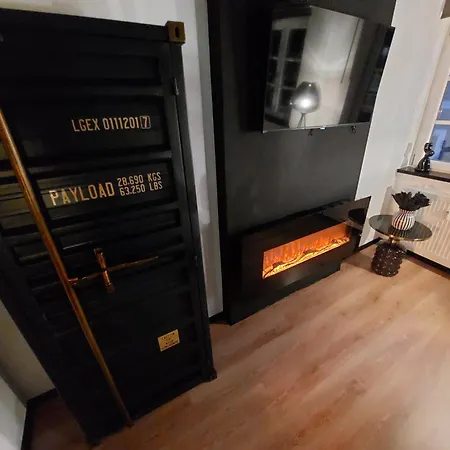 Gluecksschmiede Black & White Apartment *