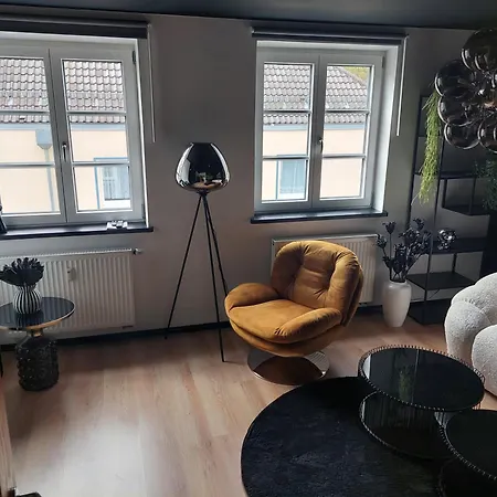 Gluecksschmiede Black & White Apartment