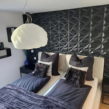 Apartment Gluecksschmiede Black & White