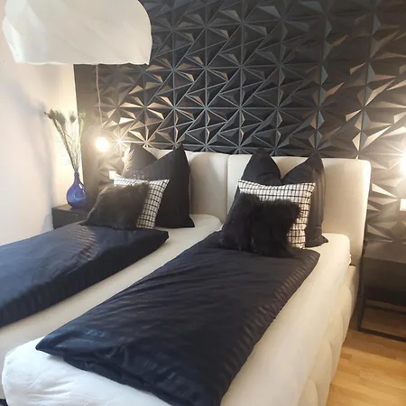 Gluecksschmiede Black & White * Passau