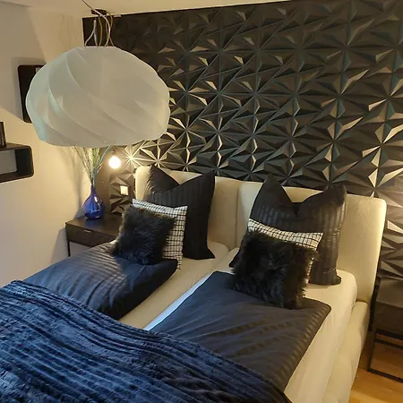 Gluecksschmiede Black & White Apartment *