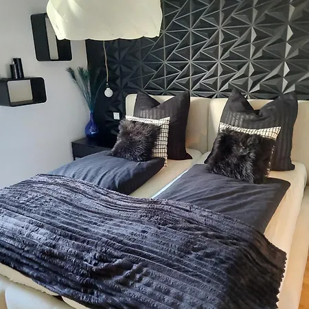 Apartment Gluecksschmiede Black & White