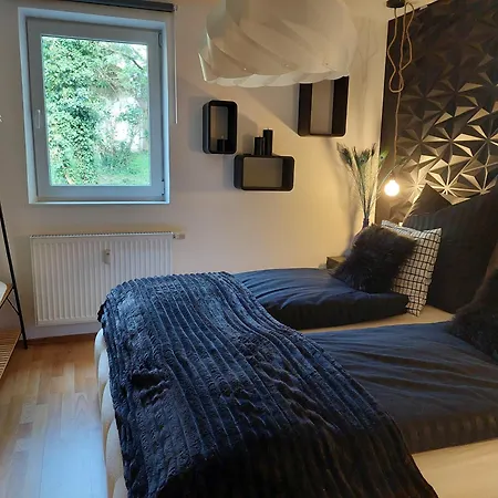 Gluecksschmiede Black & White Apartment